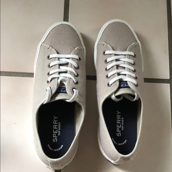 Sperry women’s size 8 brand new flat tennis shoes - Picture 1 of 2